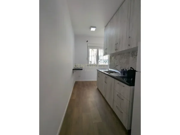 Tirane, shitet apartament 1+1 Kati 2, 65 m² 129.000 € (laprake)