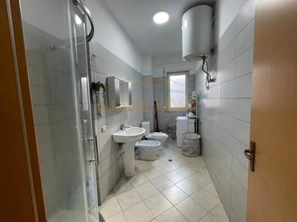 Tirane, jepet me qera apartament 1+1 Kati 4, 73 m² 600 € (Liqeni i thate)