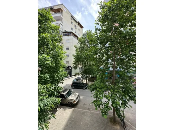 Tirane, shitet apartament 1+1+Ballkon Kati 2, 78 m² 120.000 € (yzberisht nela 6)
