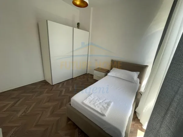 Tirane, jepet me qera apartament 2+1 Kati 3, 600 € (Bermon shpk)