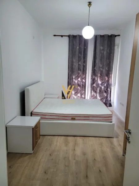 Tirane, jepet me qera apartament 1+1+Ballkon Kati 4, 55 m² 420 € (5 MAJI)