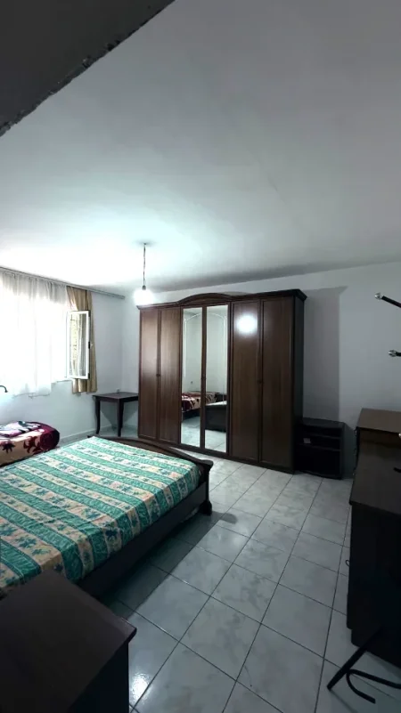 🏠 JEPET HYRJE 1+1 ME QERA TEK ZOGU I ZI, PRANË KRYQIT TË KUQ, 400 mije leke