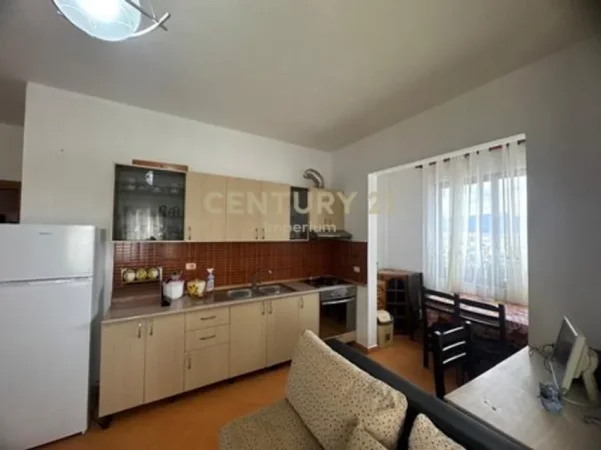 Tirane, jepet me qera apartament 1+1 Kati 4, 76 m² 400 € (yzberisht)