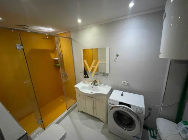 Tirane, jepet me qera apartament 3+1+Ballkon Kati 8, 190 m² 1.100 € (KOMUNA E PARISIT)