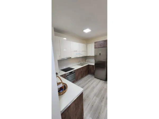 Tirane, shitet apartament 2+1 Kati 4, 100 m² 250.000 € (Kopshti Zoologjik)