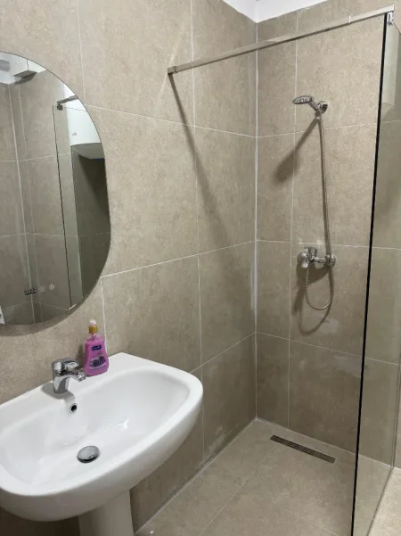 Tirane, jepet me qera 1+1+Parkim Kati 5, 70 m² 500 € (Astir Urban Gate)