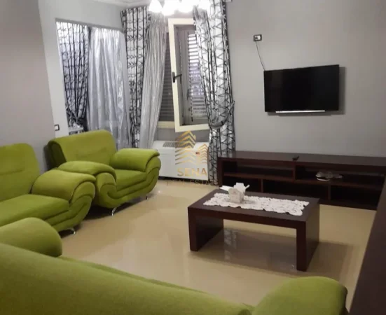 Tirane, jepet me qera apartament 2+1+Ballkon Kati 5, 100 m² 500 € (Vilat Gjermane)
