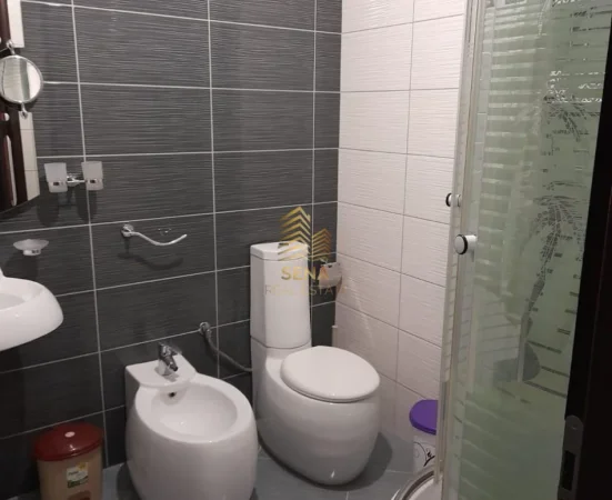 Tirane, jepet me qera apartament 2+1+Ballkon Kati 5, 100 m² 500 € (Vilat Gjermane)