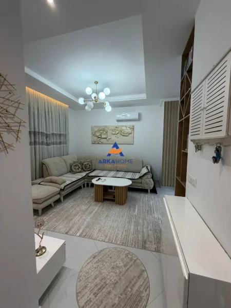 Tirane, jepet me qera apartament 1+1+Ballkon Kati 2, 70 m² 639 € 