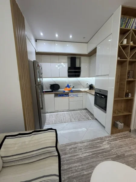 Tirane, jepet me qera apartament 1+1+Ballkon Kati 2, 70 m² 639 € 