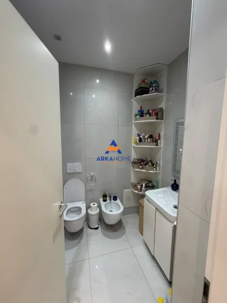 Tirane, jepet me qera apartament 1+1+Ballkon Kati 2, 70 m² 639 € 
