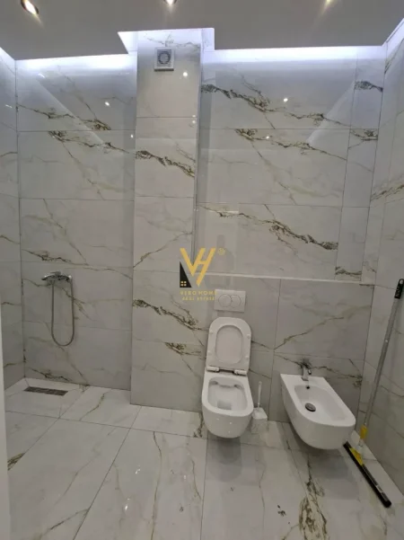 Tirane, jepet me qera ambjent biznesi Kati 2, 60 m² 620 € (BULEVARDI MIGJENI)