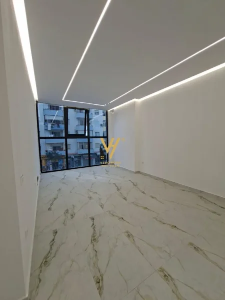 Tirane, jepet me qera ambjent biznesi Kati 2, 60 m² 620 € (BULEVARDI MIGJENI)