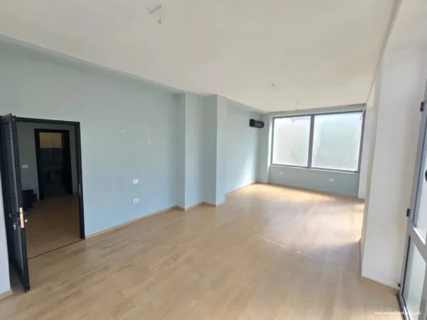 Tirane, jepet me qera zyre Kati 2, 180 m² 1.700 € (qender)