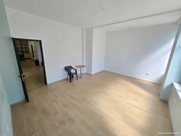 Tirane, jepet me qera zyre Kati 2, 180 m² 1.700 € (qender)