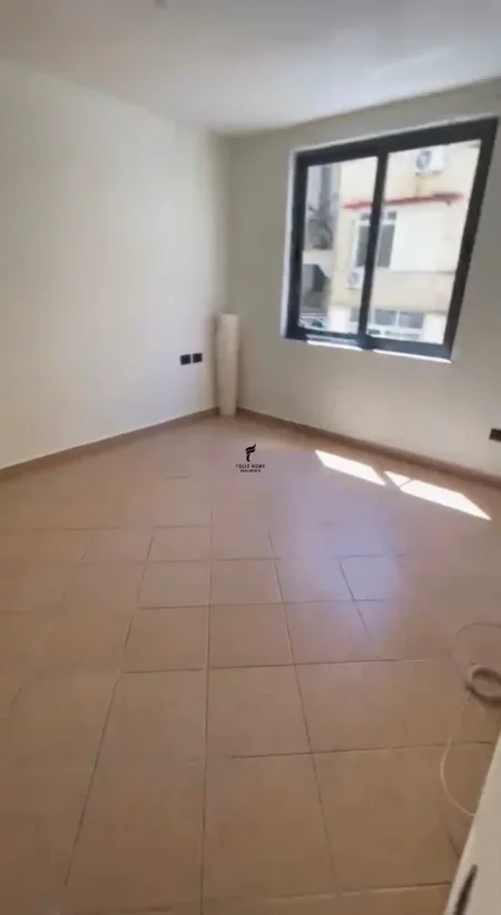 Tirane, jepet me qera zyre Kati 3, 70 m² 650 € (BLLOKU)
