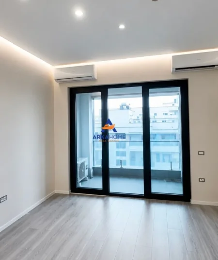 Tirane, jap me qera ambjent biznesi Kati 7, 130 m² 1.000 € 