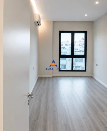 Tirane, jap me qera ambjent biznesi Kati 7, 130 m² 1.000 € 