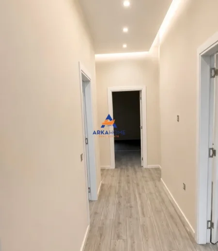 Tirane, jap me qera ambjent biznesi Kati 7, 130 m² 1.000 € 
