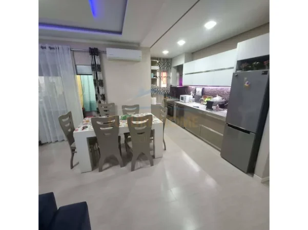 Shitet, Apartament 3+1+2, Mëzez 0696069906