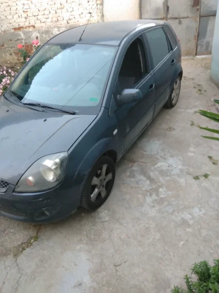 Tirane, shes makine Ford Nafte, vishnje manuale Kondicioner 194.000 km 1.600 €