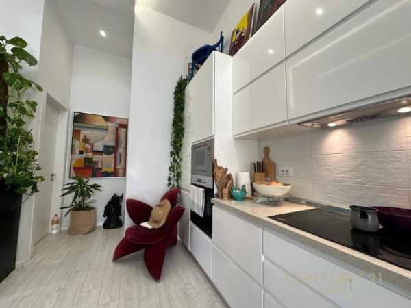 Tirane, shes apartament 2+1+2+Post Parkimi+VERANDE 112 m² 285.000 Euro (KOMPLEKSI FZ, Liqeni i Thatë)