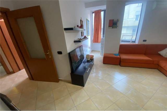 Tirane, jepet me qera Kati 2, 104 m² 430 Euro (Ali Demi)