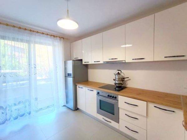 Tirane, jepet me qera apartament 1+1(kuzhine me vete) Kati 2, 62 m² 900 Euro (Bulevardi Barjam Curi)