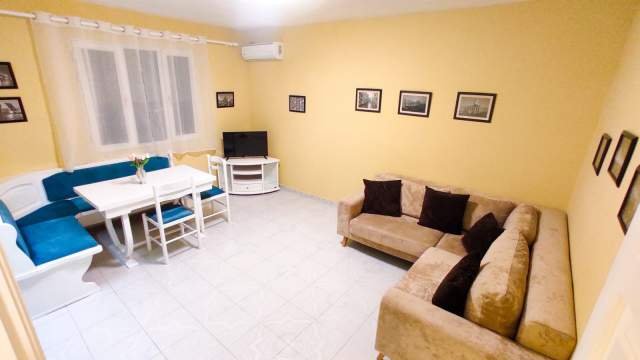 Tirane, jepet me qera apartament 1+1 Kati 5, 61 m² 400 Euro (Laprake)