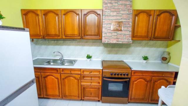Tirane, jepet me qera apartament 1+1 Kati 5, 61 m² 400 Euro (Laprake)
