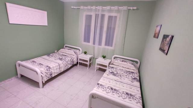 Tirane, jepet me qera apartament 1+1 Kati 5, 61 m² 400 Euro (Laprake)