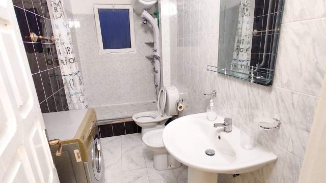 Tirane, jepet me qera apartament 1+1 Kati 5, 61 m² 400 Euro (Laprake)