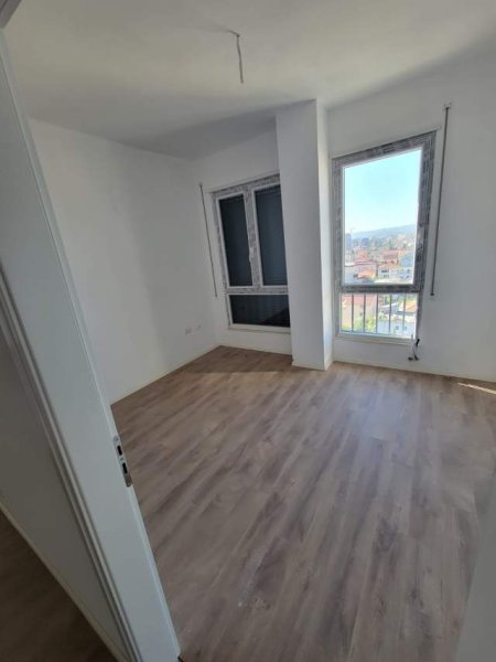 Tirane, shitet apartament 3+1 117 m² 160.000 Euro (5 Maji)