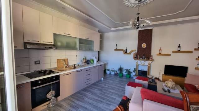 Tirane, jepet me qera apartament 2+1 Kati 6, 110 m² 450 Euro (Hysen Xhura)