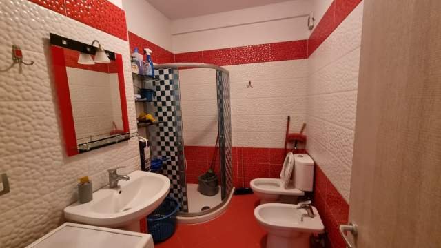 Tirane, jepet me qera apartament 2+1 Kati 6, 110 m² 450 Euro (Hysen Xhura)