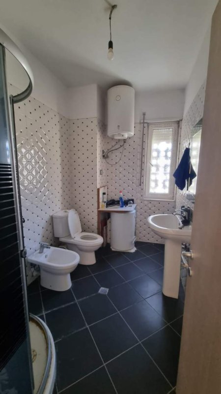 Tirane, jepet me qera apartament 2+1 Kati 6, 110 m² 450 Euro (Hysen Xhura)