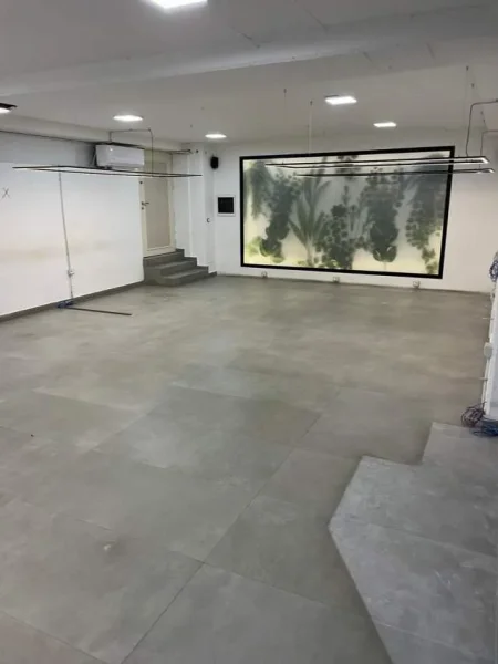 Tirane, jepet me qera ambjent biznesi Kati 0, 250 m² 2.500 Euro (JERONIM DE RADA)