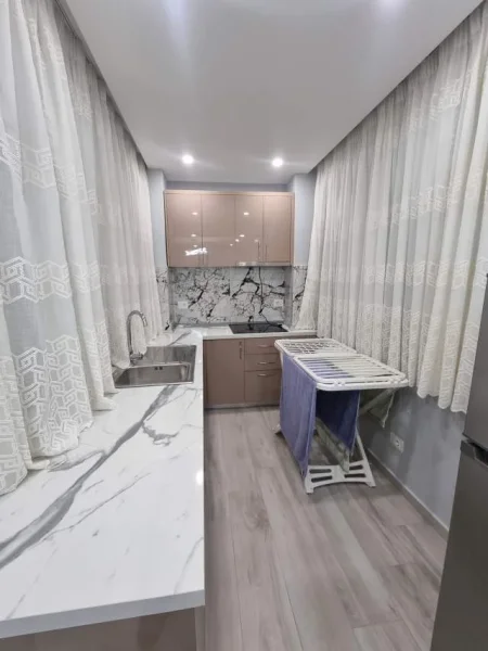 Tirane, jepet me qera apartament 2+1+BLK Kati 3, 550 Euro (Rr.ferit xhajko)
