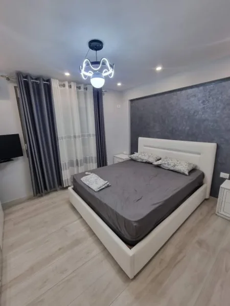 Tirane, jepet me qera apartament 2+1+BLK Kati 3, 550 Euro (Rr.ferit xhajko)