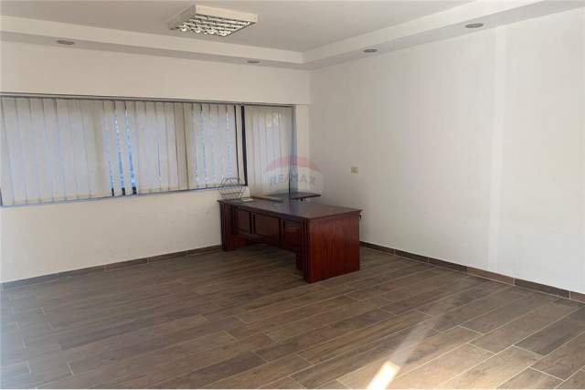 Tirane, shitet dyqan Kati 0, 39 m² 70.200 Euro (Zogu i Zi)