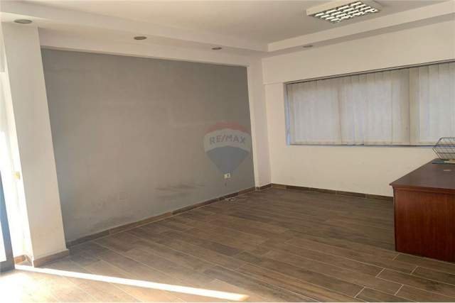 Tirane, shitet dyqan Kati 0, 39 m² 70.200 Euro (Zogu i Zi)