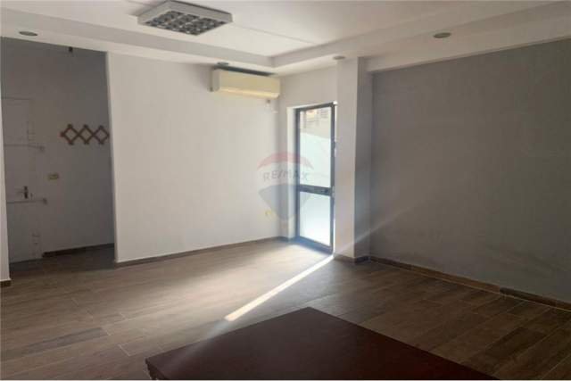 Tirane, shitet dyqan Kati 0, 39 m² 70.200 Euro (Zogu i Zi)