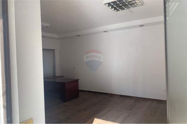 Tirane, shitet dyqan Kati 0, 39 m² 70.200 Euro (Zogu i Zi)