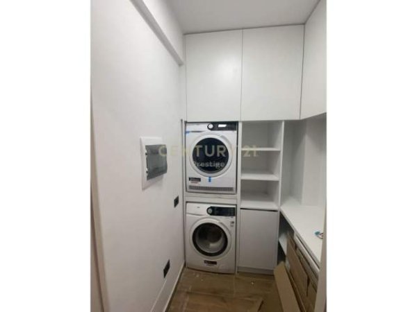 Tirane, jepet me qera apartament 115 m² 1.000 Euro (liqeni i thate)