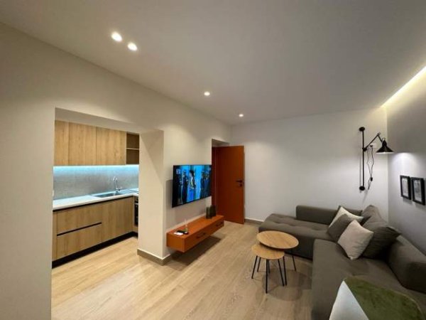 Tirane, jepet me qera 1+1+BLK Kati 1, 65 m² 600 Euro