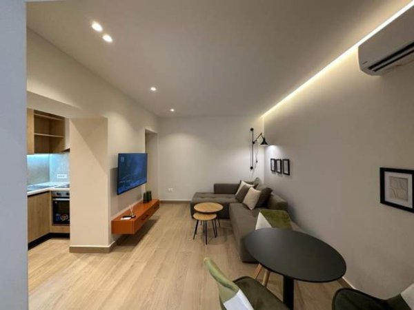 Tirane, jepet me qera 1+1+BLK Kati 1, 65 m² 600 Euro