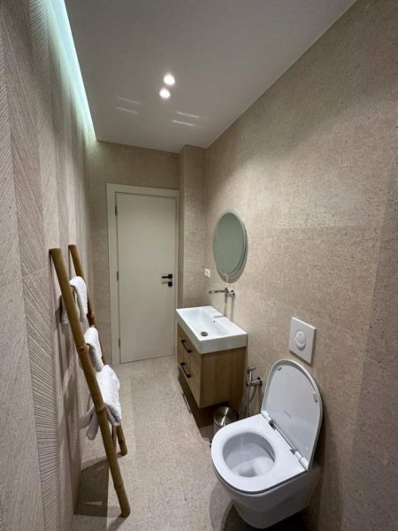 Tirane, jepet me qera 1+1+BLK Kati 1, 65 m² 600 Euro