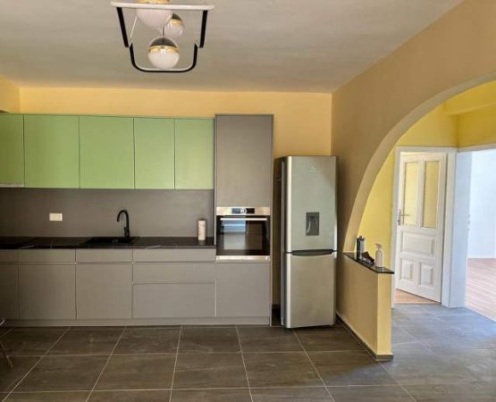 Tirane, jepet me qera apartament 3+1+BLK Kati 6, 110 m² 450 Euro (Garda, Rruga Adem Jashari)