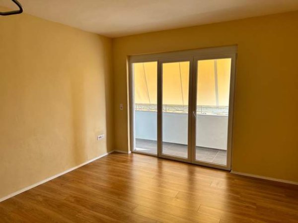 Tirane, jepet me qera apartament 3+1+BLK Kati 6, 110 m² 450 Euro (Garda, Rruga Adem Jashari)
