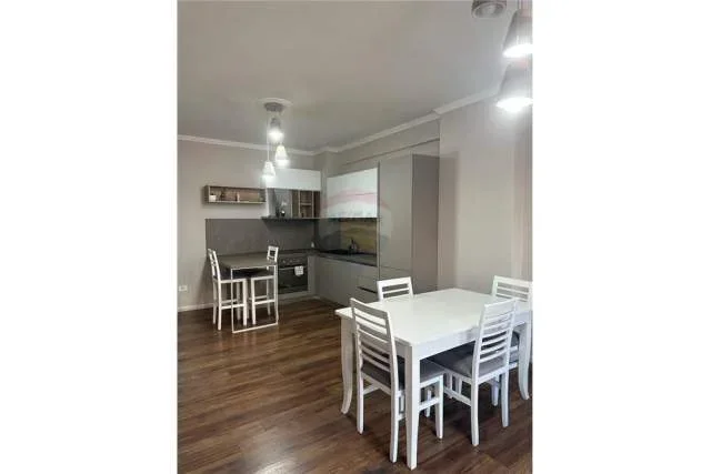 Tirane, jepet me qera apartament 2+1 Kati 4, 107 m² 650 Euro (Gjimnazi Partizani)